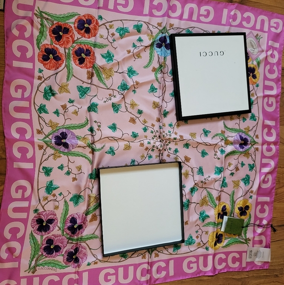 Authentic Gucci Floral Print Silk Scarve - Picture 12 of 12